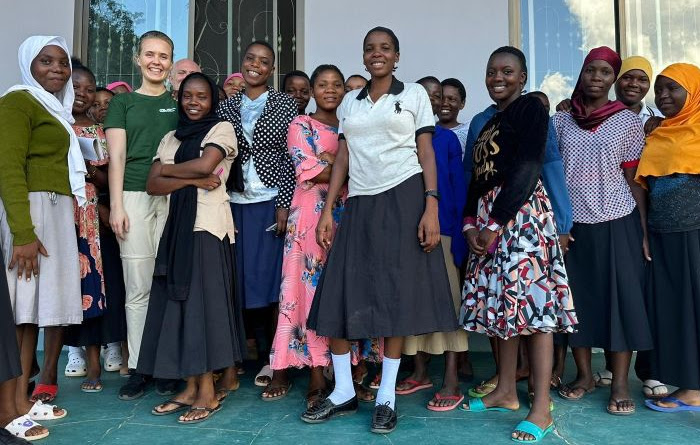 Picture of Tumaini students with one of the Norwegian volunteers
